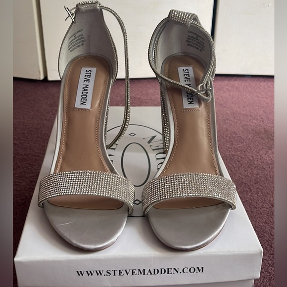 Size 8.5 Steve Madden rhinestones heels - Picture 3 of 3